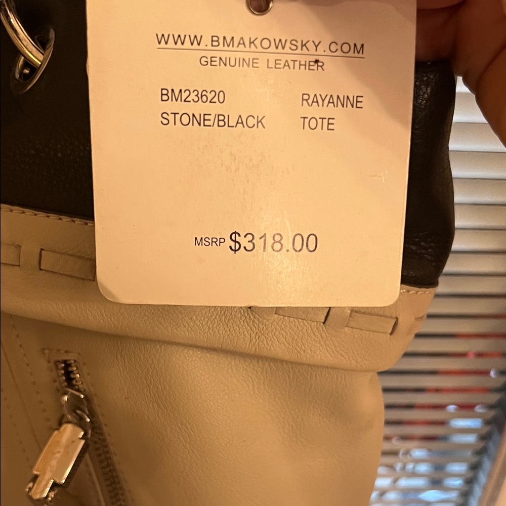 B. Makowsky Elegant Black and Tan Shoulder Bag - Picture 4 of 9